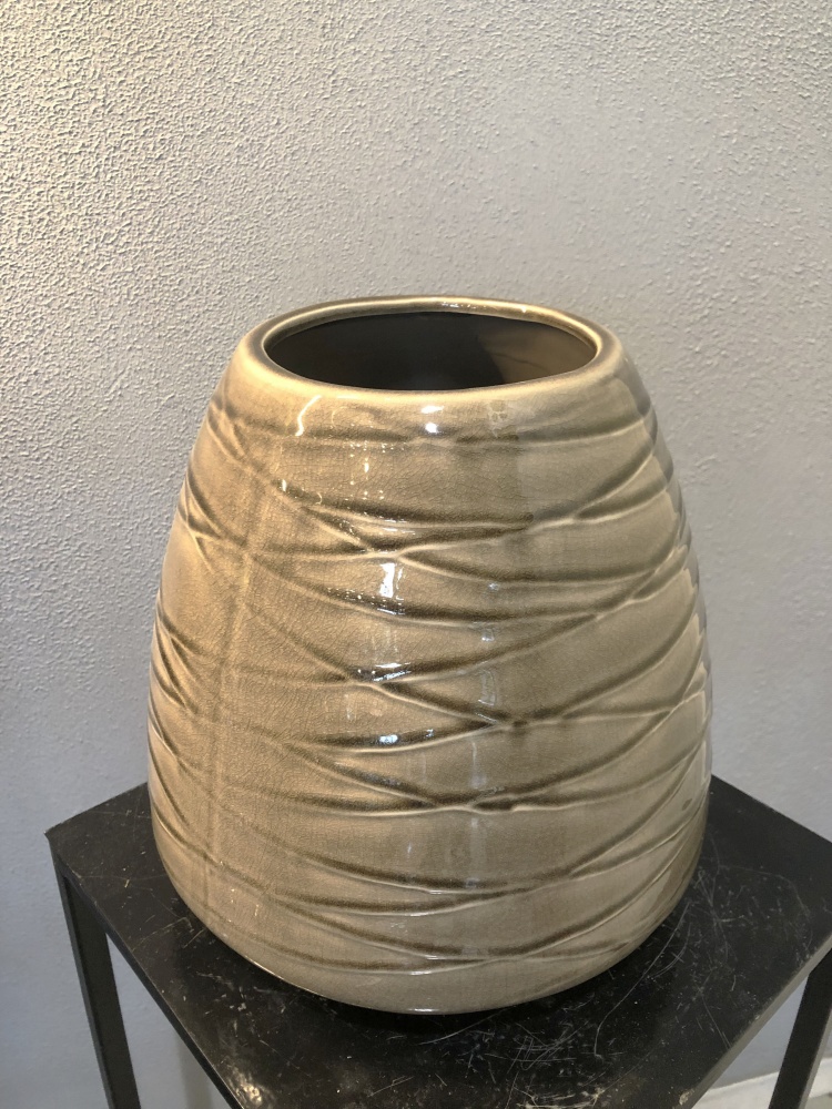 Keraminė vaza Žara Ø 25 cm; ties susiaurėjimu Ø 12 cm; H - 26 cm